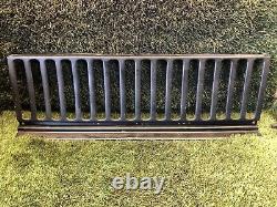 RANGE ROVER CLASSIC GENUINE FRONT GRILL TRIM FROM A 1980 2 Door
