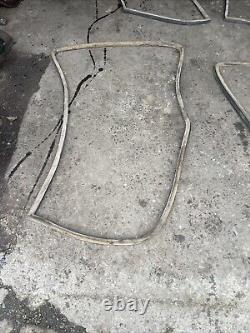 RANGE ROVER Classic 4 Door Full Set Of Door Seals Early 4 Door Tan