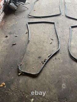 RANGE ROVER Classic 4 Door Full Set Of Door Seals Early 4 Door Tan