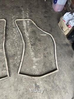 RANGE ROVER Classic 4 Door Full Set Of Door Seals Early 4 Door Tan