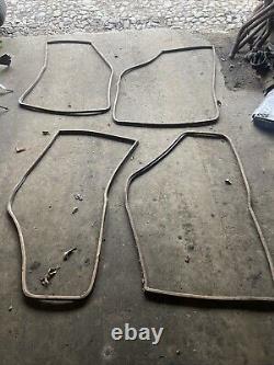 RANGE ROVER Classic 4 Door Full Set Of Door Seals Early 4 Door Tan