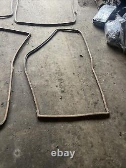 RANGE ROVER Classic 4 Door Full Set Of Door Seals Early 4 Door Tan