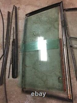 Range Rover Classic 2 door Rear side windows and frames for spares/repair