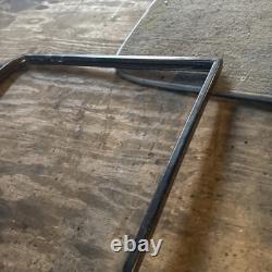 Range Rover Classic Early 4 Door Frame Passenger Side Front Window Lot2