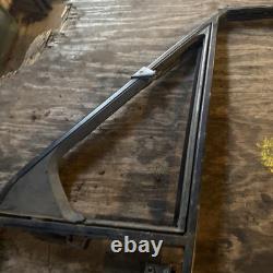 Range Rover Classic Early 4 Door Frame Passenger Side Front Window Lot2