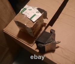 Range Rover Classic NOS 300Tdi Engine Rubber Mount & Bracket assembly NTC9416