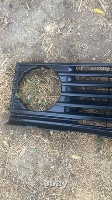 Range rover classic Genuine 4 Door Front Grill Lot9 Very Good